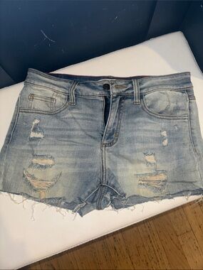 Carly‎ Jean Light Wash Distressed Denim Women’s Cutoff Shorts